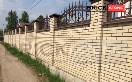 забор из кирпича фото